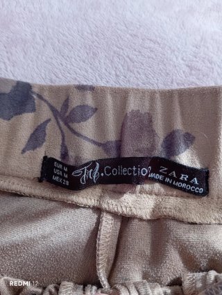 Pantalón Zara floral beige y morado