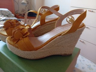 Sandalias cuña mujer Ditko amarillas talla 38