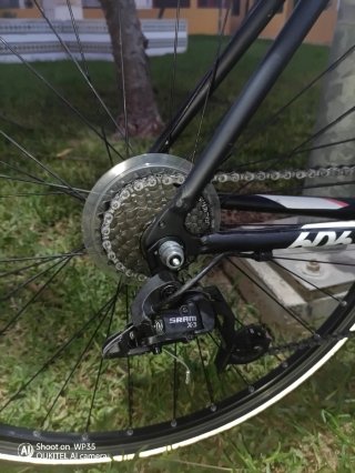 Bicicleta B'Twin Triban 500 y Rodillo bkool pro2
