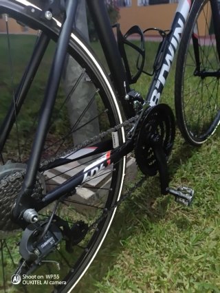 Bicicleta B'Twin Triban 500 y Rodillo bkool pro2