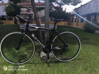 Bicicleta B'Twin Triban 500 y Rodillo bkool pro2