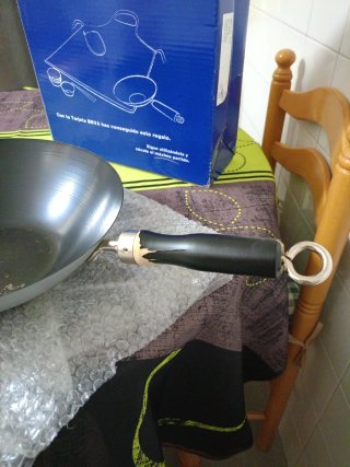 Wok da cucina con manopola, 7 bacchette cinesi e 2 cu