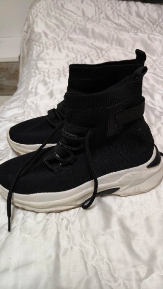 Botines deportivos negros