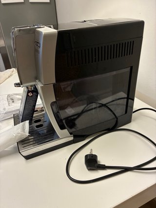Cafetera Súper Automática DeLonghi Dinamica