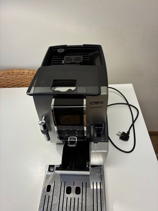 Cafetera Súper Automática DeLonghi Dinamica
