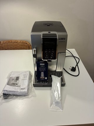 Cafetera Súper Automática DeLonghi Dinamica