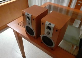 JBL altavoces 100w de la prestigiosa marca america
