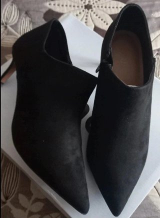 Botines negros de ante