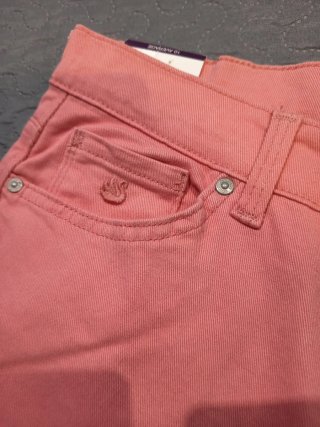 Pantalón vaquero rosa nuevo con etiquetas