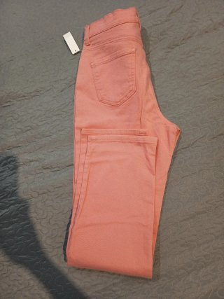 Pantalón vaquero rosa nuevo con etiquetas
