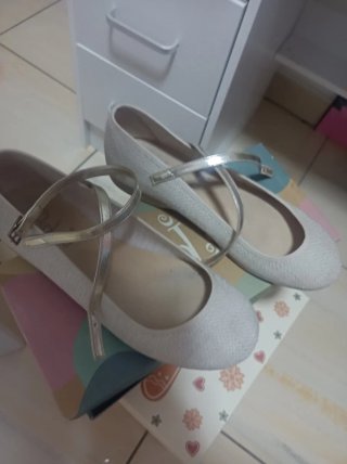 Manoletinas Beige con Tira Dorada