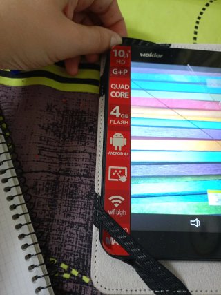 Tablet Wolder con custodia da riparare