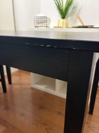 Mesa de salón de madera negra