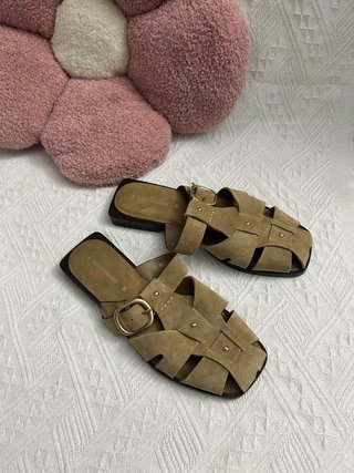 Sandalia destaponada tipo zueco Stradivarius T.38