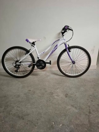 Bicicleta Infantil Blanca y Morada de 24''
