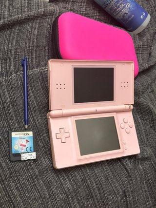 Nintendo DS Lite Rosa - Dettagli