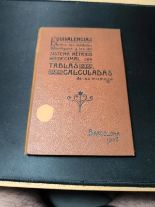 Libro antiguo de equivalencias
