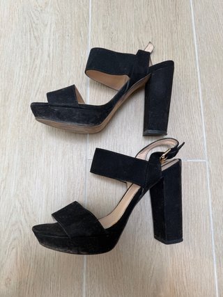 Sandalias con tacon Pull&Bear negras Talla 38