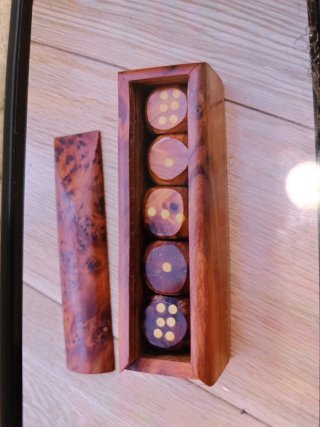 Juego de dados de madera