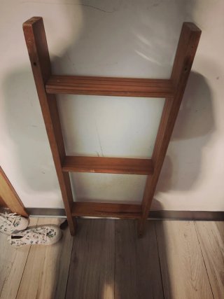 Escalera de madera decorativa