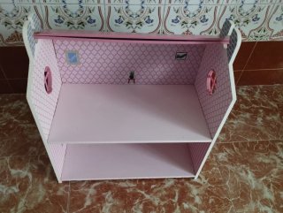 Casa de muñecas de madera rosa