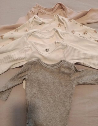 Pack de 5 bodies de bebé H&M  3 meses