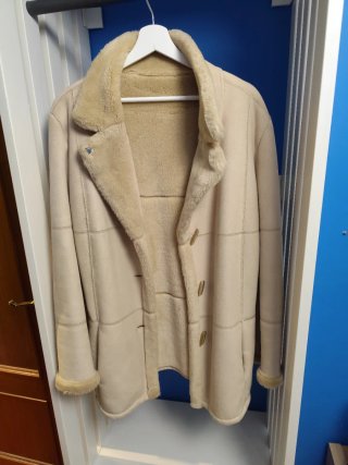Abrigo de piel vuelta beige