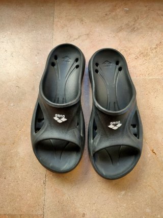 Chanclas Arena Negras