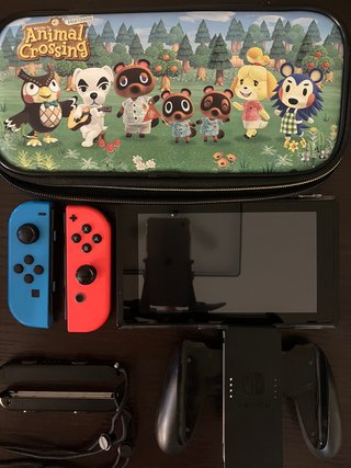 Nintendo Switch original, accesorios y funda.