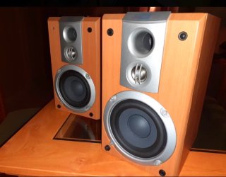 JBL altavoces 100w de la prestigiosa marca america