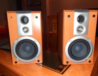 JBL altavoces 100w de la prestigiosa marca america