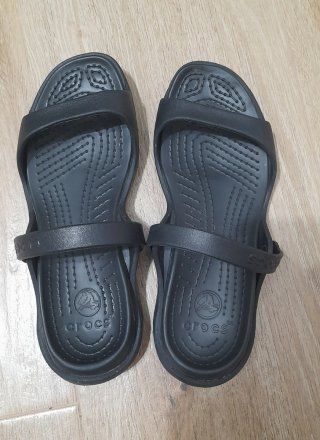 Sandalias Crocs Cleo Negras