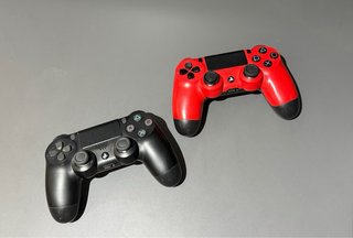 PS4 (PlayStation 4) + 2 mandos + 2 juegos