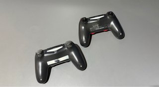 PS4 (PlayStation 4) + 2 mandos + 2 juegos