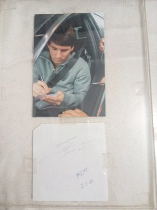 Foto certificando momento firma de Messi SEXTETE