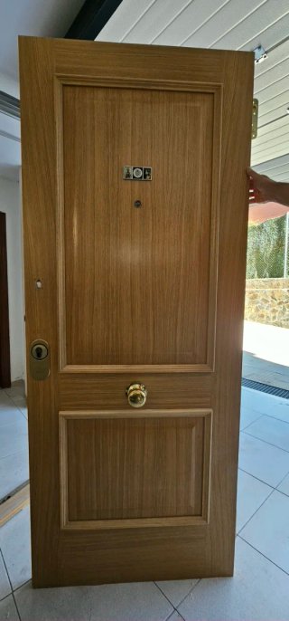 Puerta de Seguridad de Madera Maciza