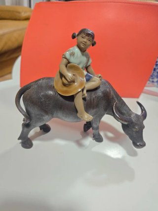 Figura cerámica Shiwan vintage niña y búfalo