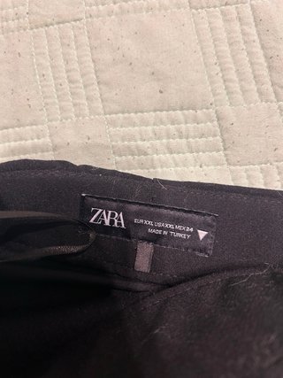 Falda pantalón negra con cinturón