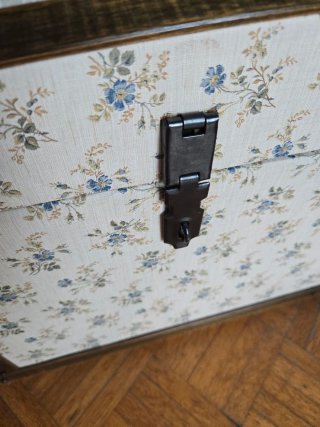 Cassapanca artigianale in legno