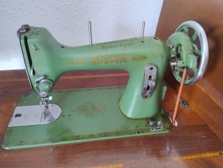 Máquina de coser antigua SIGMA