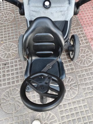 Patinete para coche con silla y volante