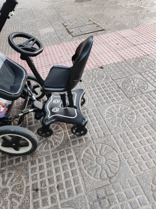Patinete para coche con silla y volante
