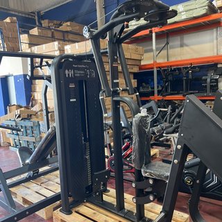 Macchina da palestra per apertura petto e deltoidi