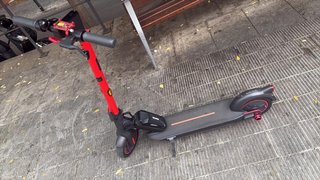 Patinete Eléctrico Rojo y Negro