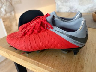 Zapatillas de fútbol Nike rojas Marca Hyper venom