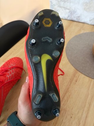 Zapatillas de fútbol Nike rojas Marca Hyper venom