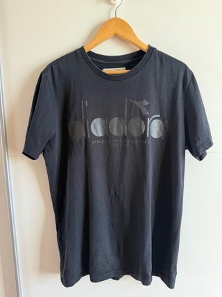 Camiseta Diadora Negra