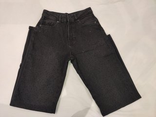 Pantalón Stradivarius negro con brillos talla 34