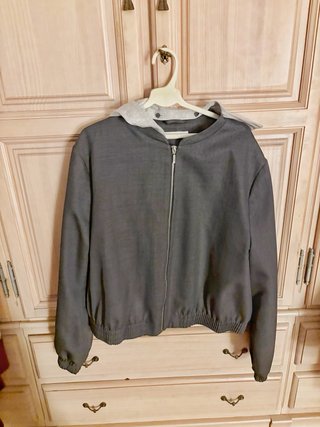 Sudadera con capucha y cremallera gris
