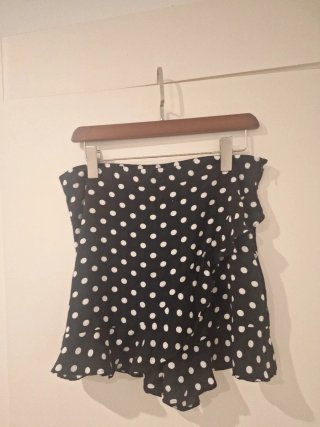 Falda Zara negra con lunares